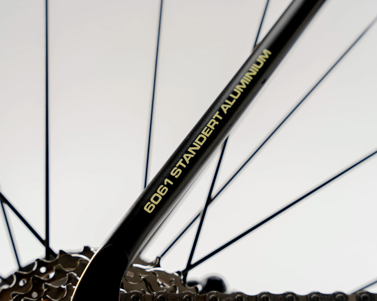 Kreissäge | Fly Black | Shimano 105 Di2 | DT Swiss A1800