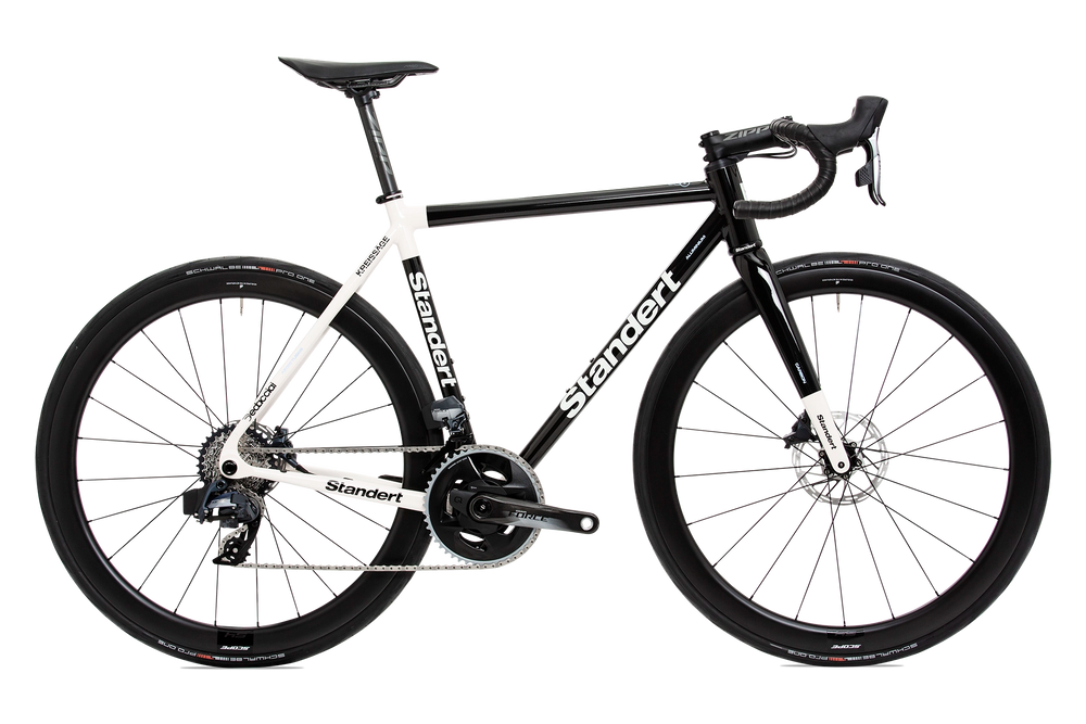 Kreissäge Yin Black Road Bike Made for Racing