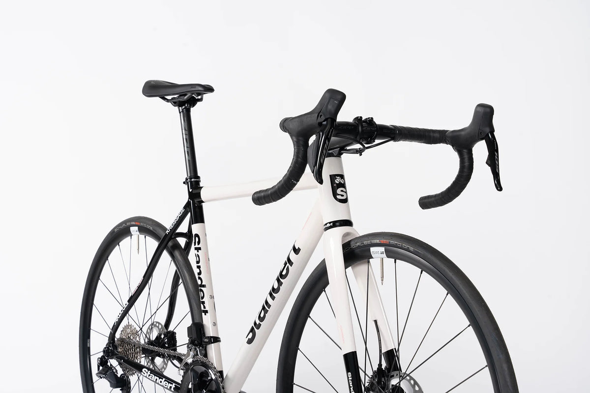 Standert Bikes Demo Kreissäge Yang White Shimano 105 di2 54