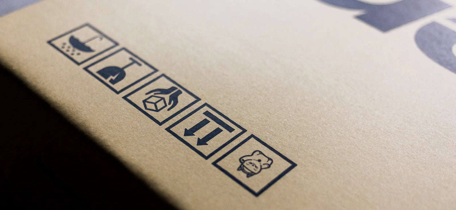 Standert shipping and returns hero